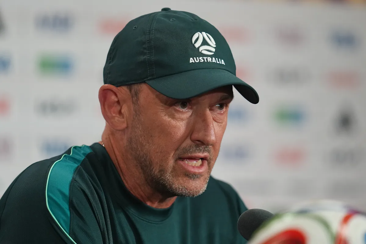 20 ans après avoir joué pour l'Australie à la Coupe du Monde, Popovich est désormais à la tête des Socceroos