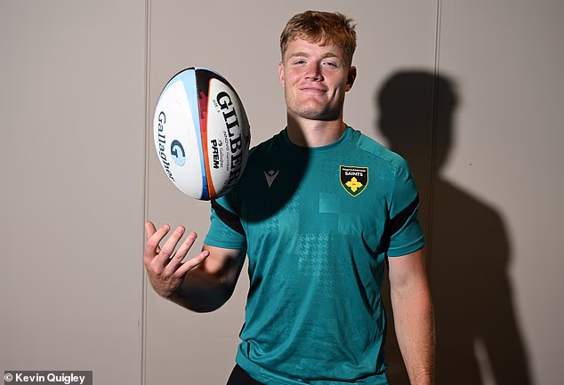 Le n°10 anglais Finn Smith devrait mener les Northampton Saints dans leur barrage PREM contre Leicester vendredi soir.