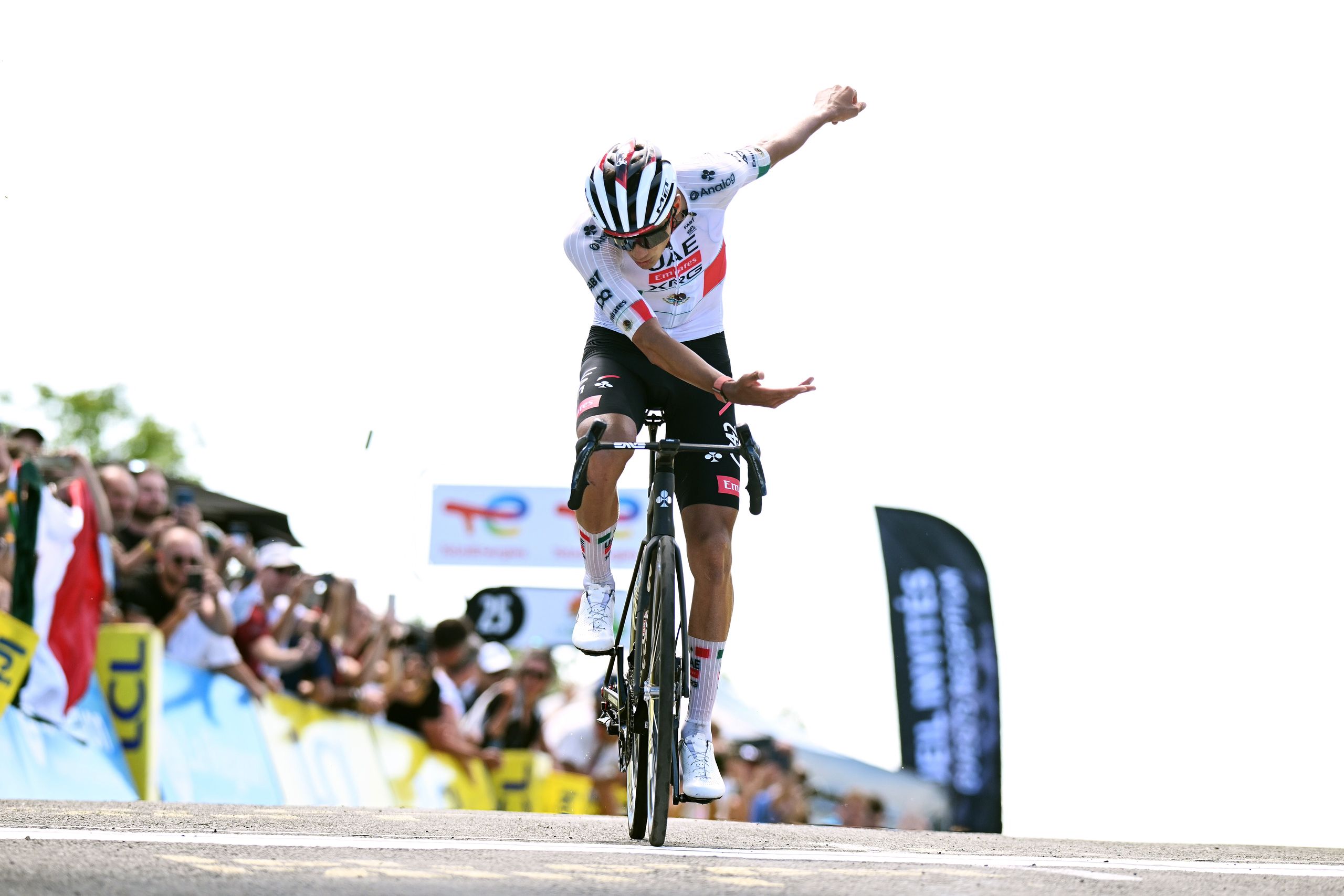 Auvergne-Rhône-Alpes Stage 8 LIVE - Tuckwell mène à l'étape finale en montagne décisive