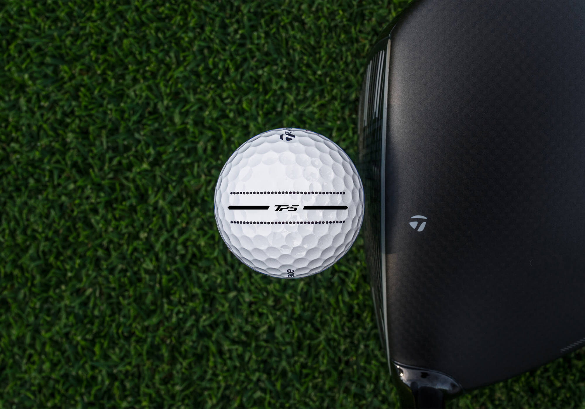 Bande de performance TaylorMade TP5 sur la face du conducteur.