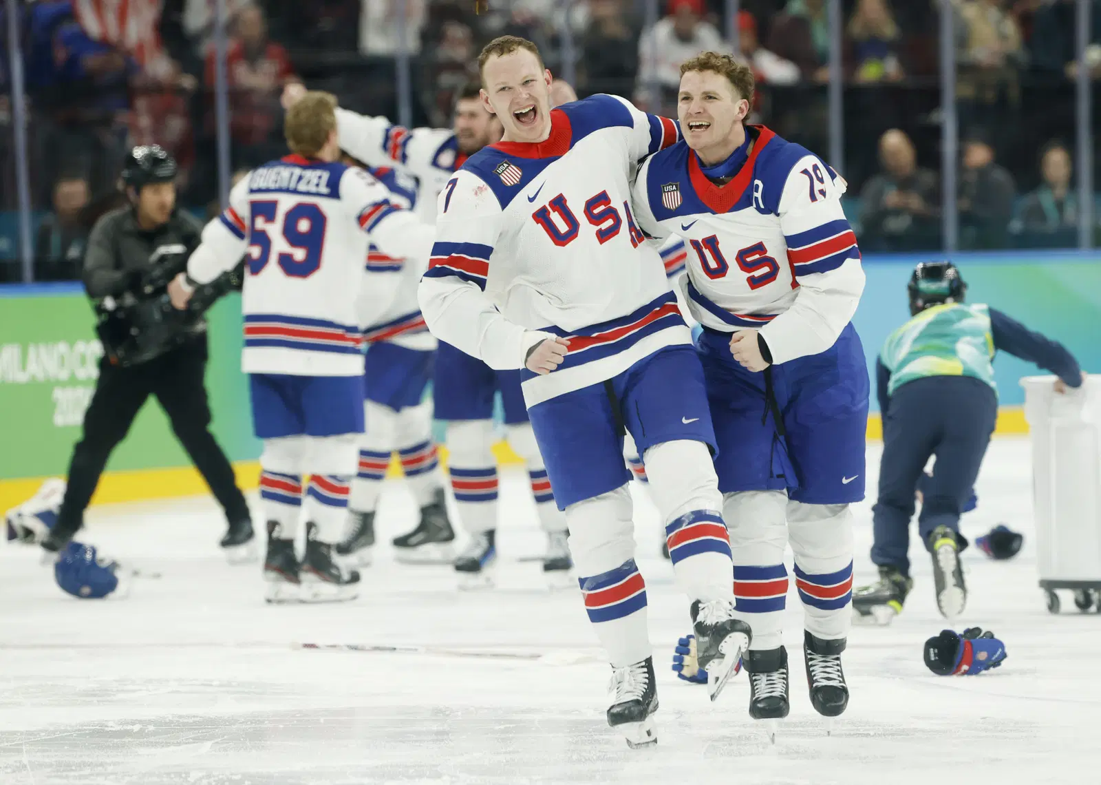 "C'est fini pour la ligue." les médias sociaux réagissent à l'échange à succès de Brady Tkachuk avec les Panthers