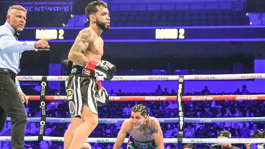 Collazo a submergé le remplaçant tardif Valdez et a marqué trois KO au deuxième tour