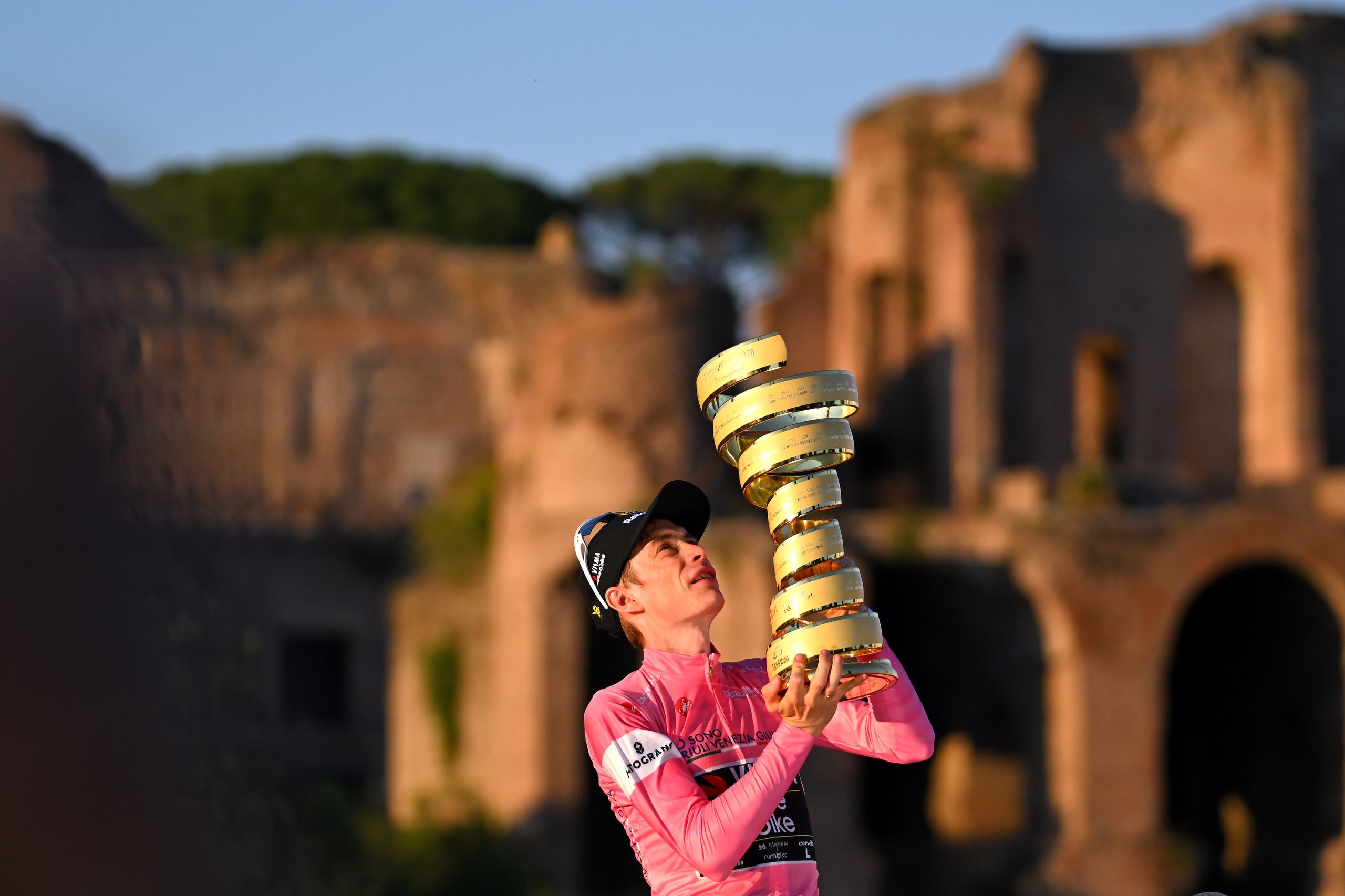 Coureurs ayant remporté les trois Grands Tours