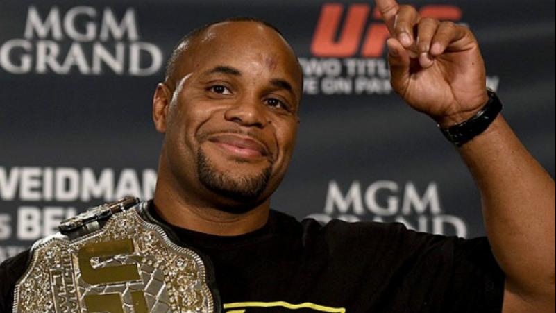 Daniel Cormier explique le tweet d'Eric Trump, dit qu'il a été piraté et veut que les gens pensent logiquement