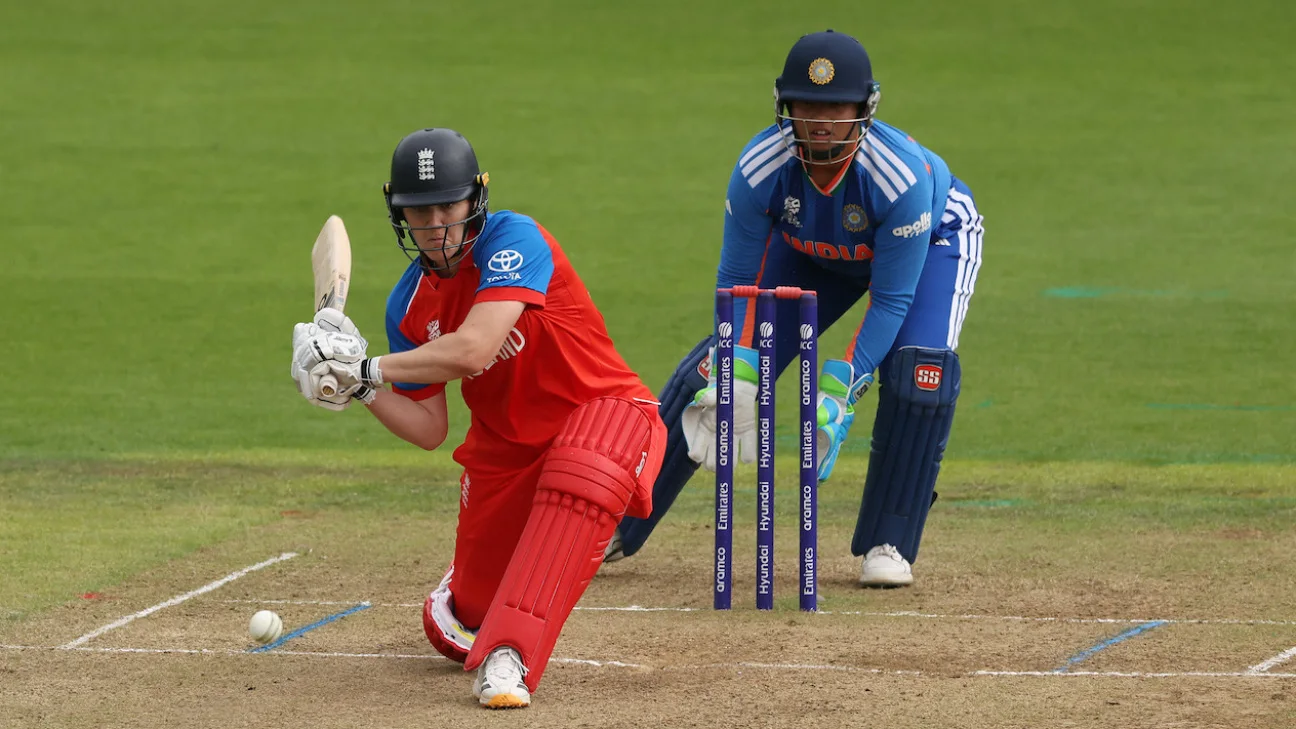 Échauffement de la Coupe du monde T20 2026. Le joueur polyvalent anglais a surmonté les exploits de Richa Ghosh lors de l'échauffement.