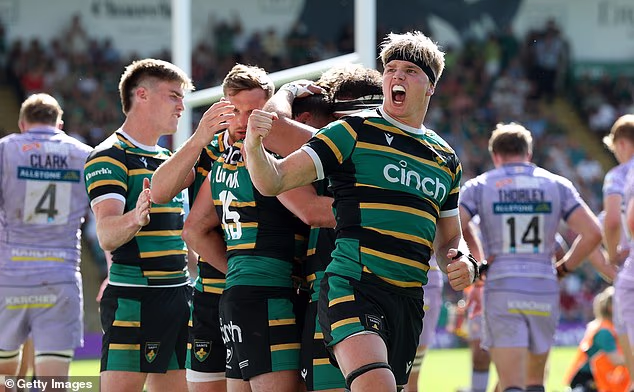 Les Northampton Saints ont obtenu une place pour les barrages à domicile, mais il y a beaucoup d'intrigues avant le tour final du PREM rugby.