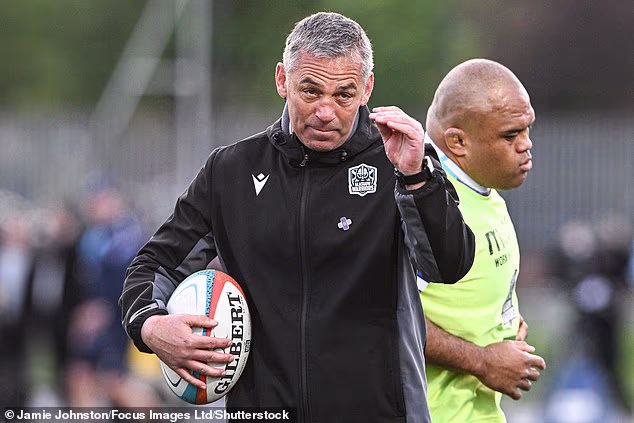 L'entraîneur-chef des Glasgow Warriors, Franco Smith, a dit à son équipe de ne pas regarder en arrière.