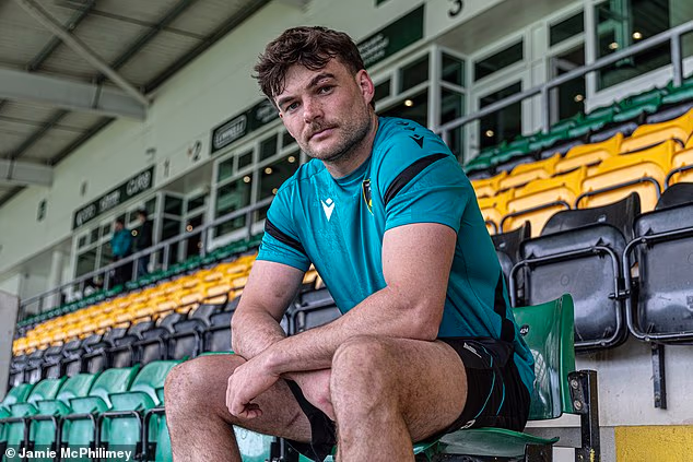 "Je suis désespéré de jouer dans l'équipe d'Angleterre. J'ai accepté les raisons de Steve Borthwick, mais j'étais quand même très déçu. GEORGE FOURBANK Sur la débâcle des Six Nations, le rétablissement de Jon Bon Jovi et comment amener le projet des Northampton Saints en équipe nationale.