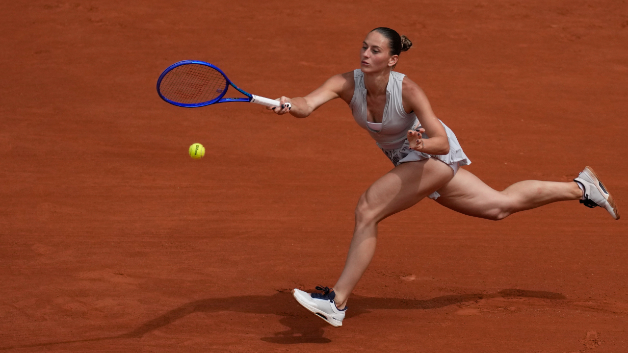 Kostyuk surprend Sviatek le jour de son anniversaire et atteint le premier quart de finale de Roland-Garros