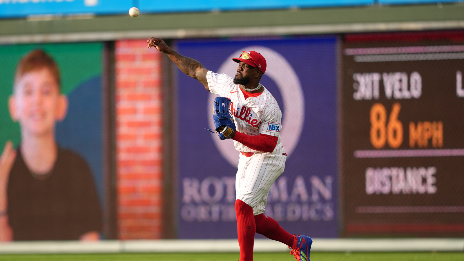 La blessure d'Adolis Garcia crée un énorme vide dans le champ extérieur des Phillies