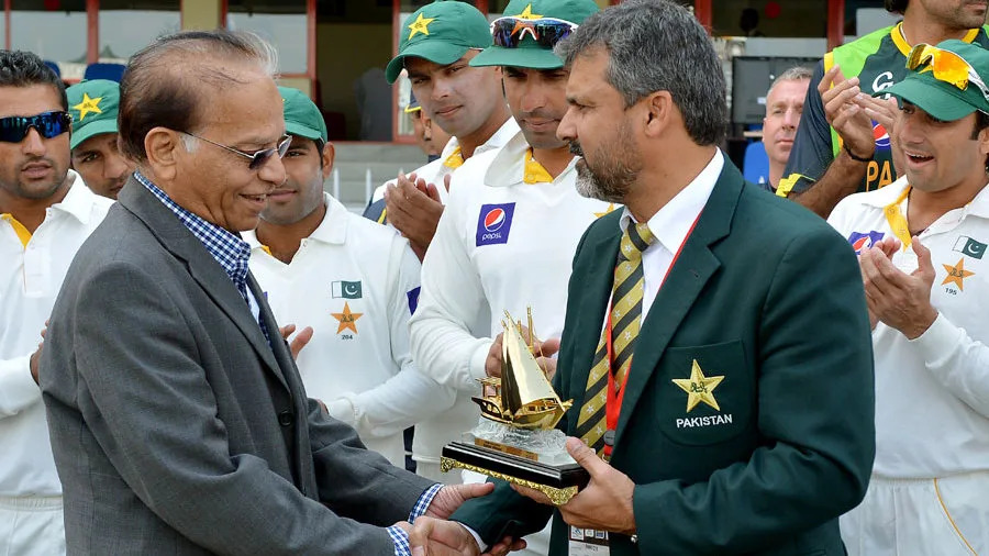 La légende du cricket et journaliste Qamar Ahmed est décédé à l'âge de 88 ans