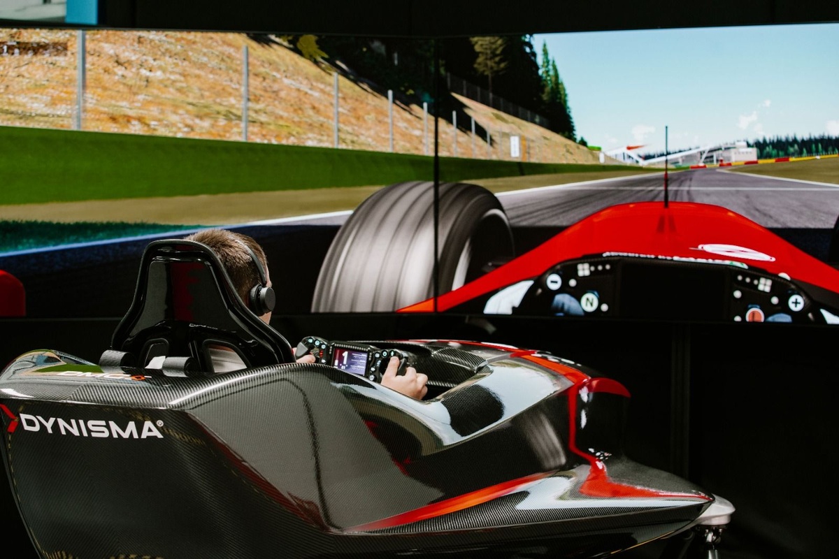 La société de simulation s'attaque à la F1 et au monde plus large du sport automobile