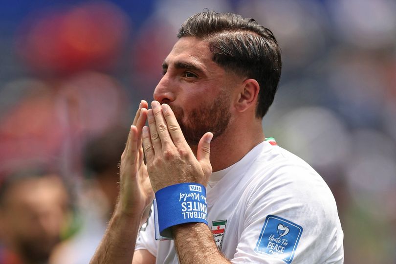 La star iranienne a joué l'hymne national des supporters avant le match de la Coupe du monde en Belgique