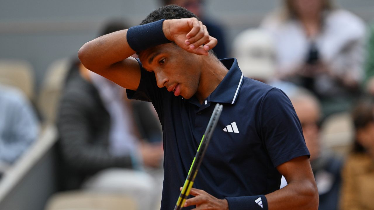 Le Canadien Félix Auger-Aliassime est éliminé en quarts de finale de Roland-Garros