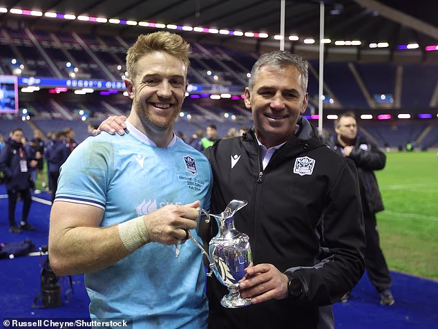 Kyle Steyn et Franco Smith célèbrent la victoire contre Édimbourg à Murrayfield, où ils chercheront à créer des souvenirs encore plus magiques contre les Bulls ce week-end.