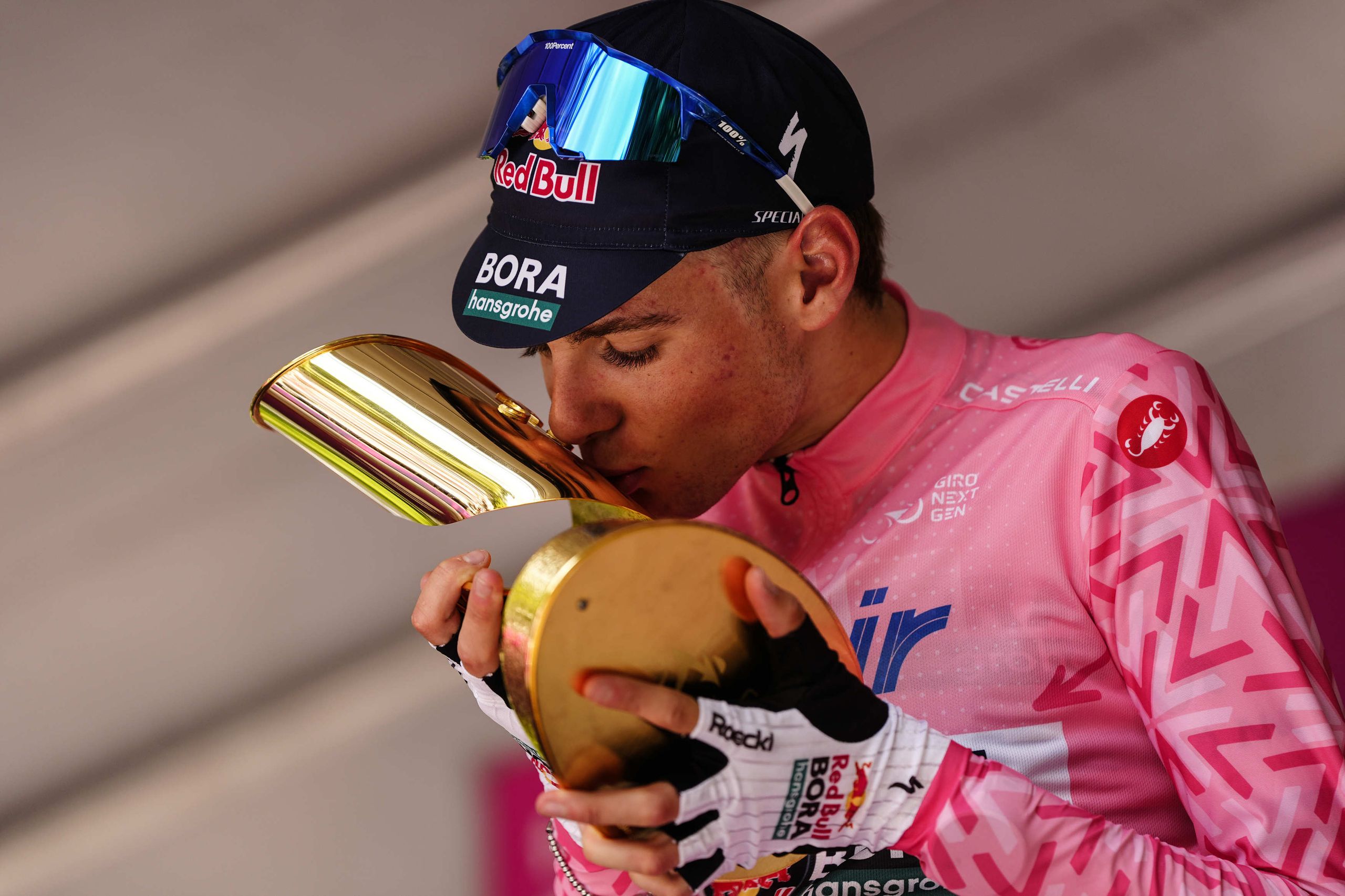 Le champion du monde U23 Lorenzo Finn remporte le Giro Next Gen avec une victoire contre la montre de l'étape 8