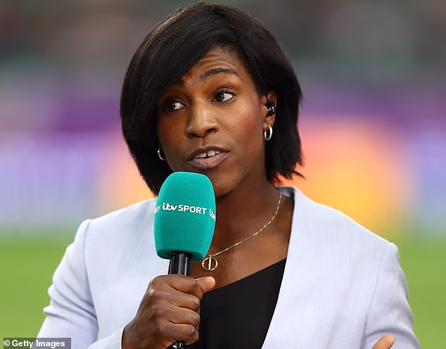 Un membre du conseil d'administration de la Rugby Football Union a démissionné de son poste après avoir tenu des propos sexistes à l'égard de Maggie Alphonsi sur les réseaux sociaux.