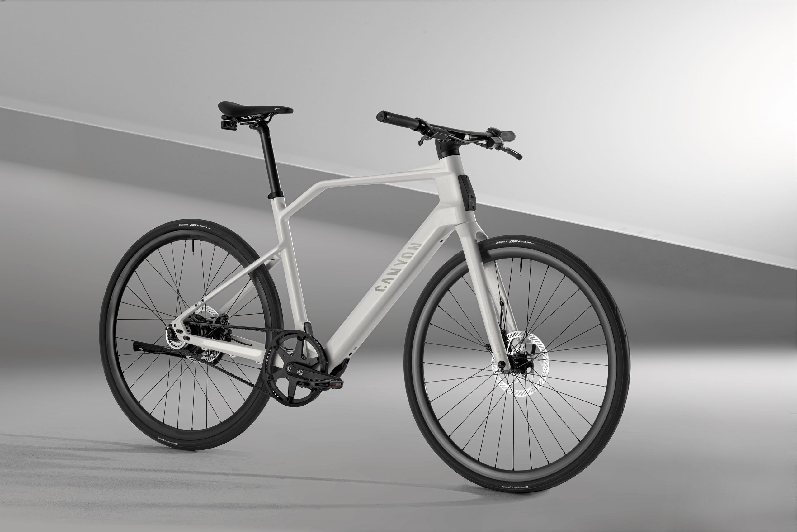 Le nouveau vélo électrique de Canyon peut communiquer avec les voitures, mais les vélos devraient-ils changer ?
