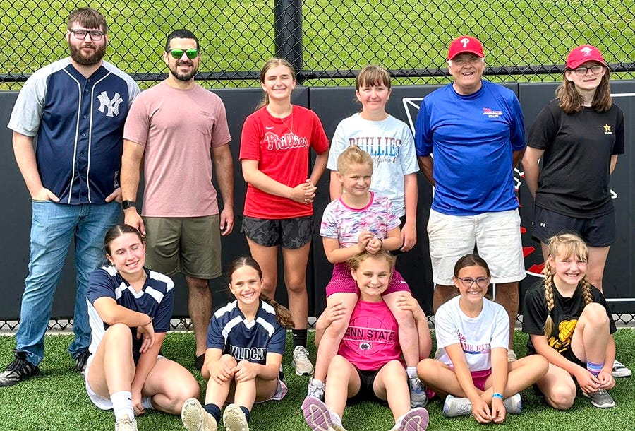 Les cogneurs juniors font travailler leurs muscles lors du 47e Home Run Derby des Jaycees