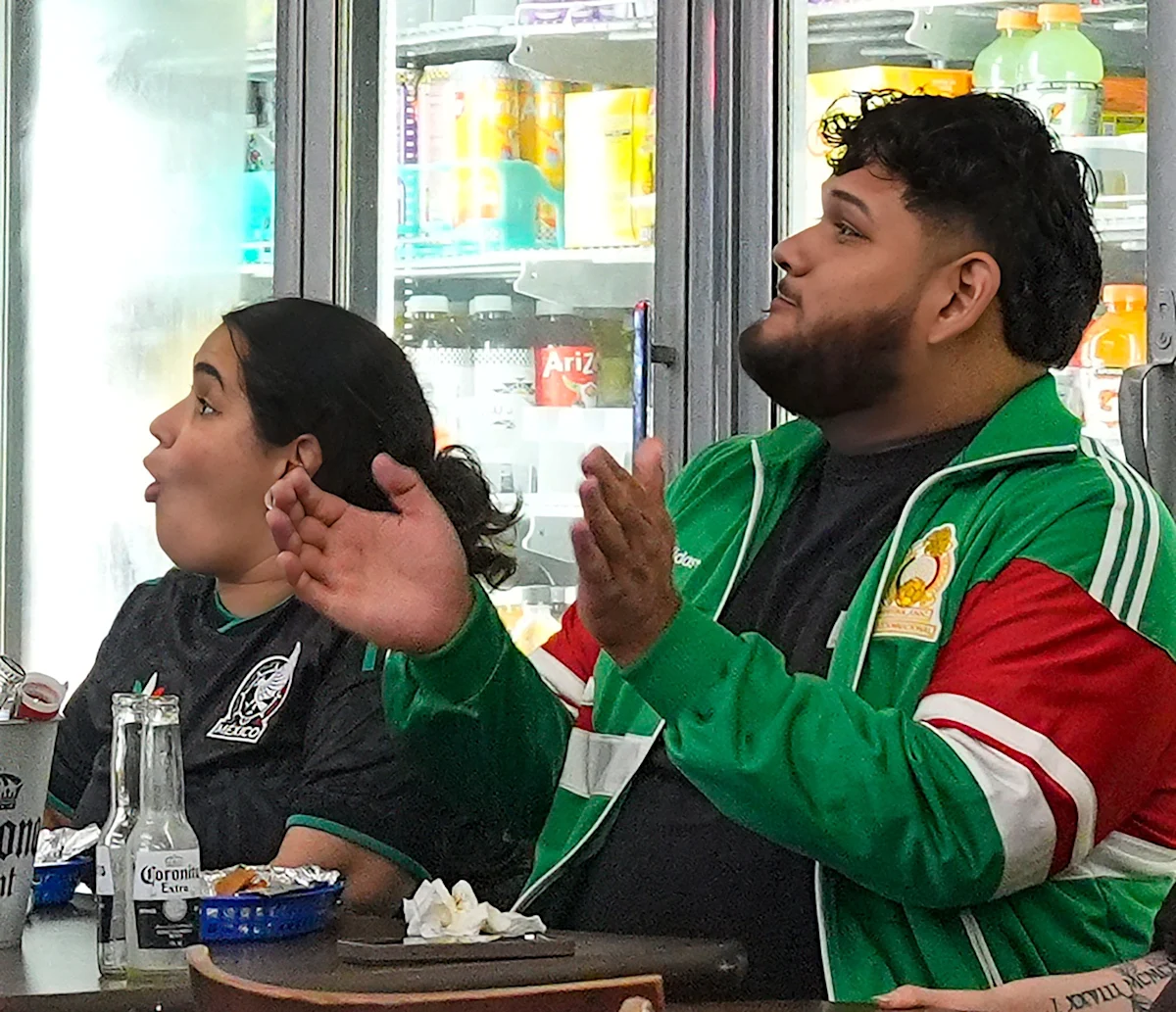 Les fans de la Coupe du monde apprécient le match d'ouverture autour de tacos et de bière à DeLeon Springs