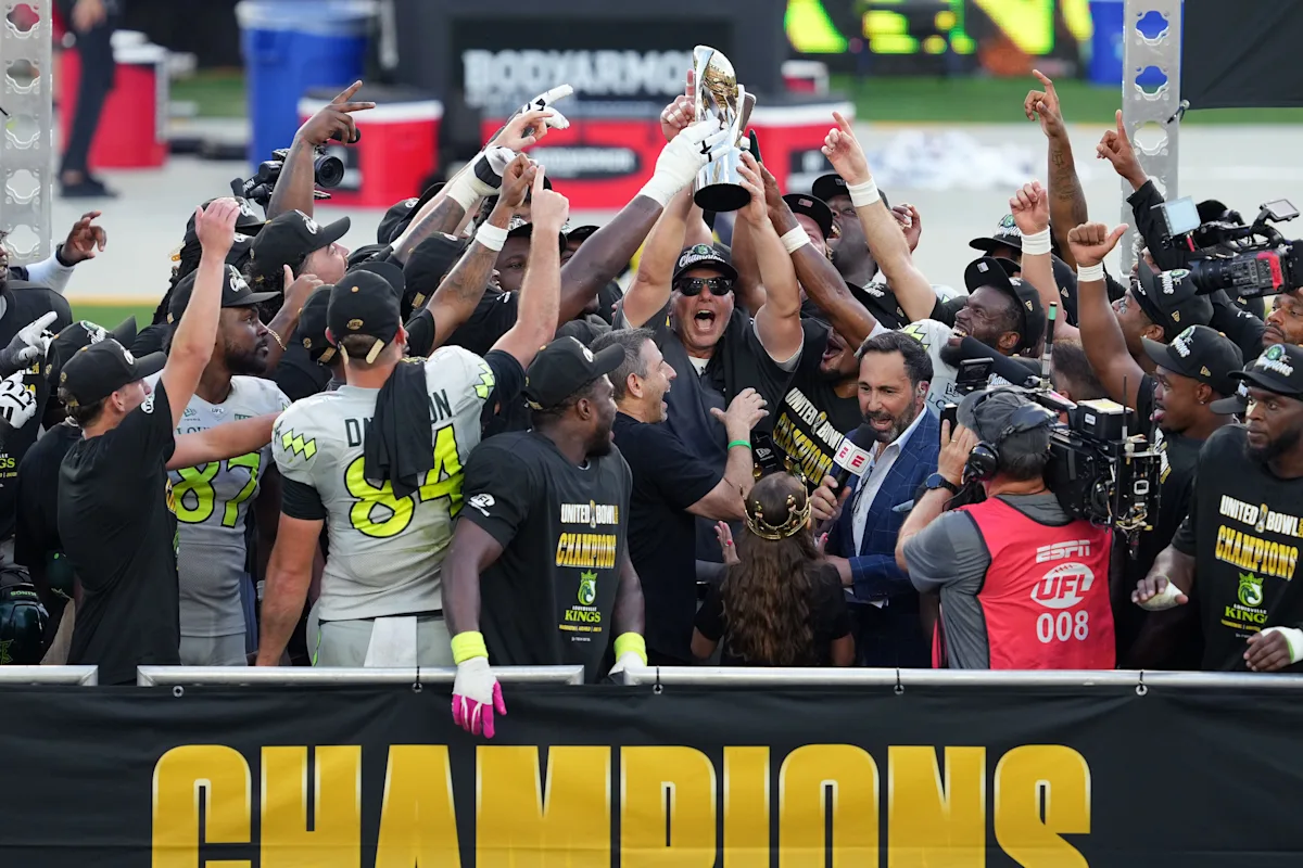 Les fans des Kings de Louisville organisent une soirée de surveillance alors que l'équipe remporte le premier United Bowl