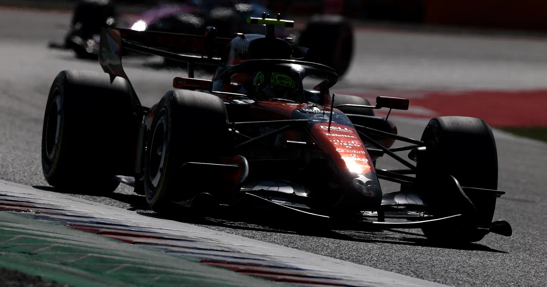 McLaren a du mal à retrouver son rythme lors des FP2 de Barcelone alors que Lewis Hamilton a du mal