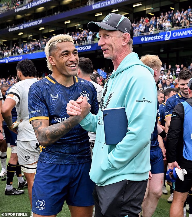 Relief. Leo Cullen célèbre avec Rieko Ioan après leur victoire serrée contre Toulon à Dublin