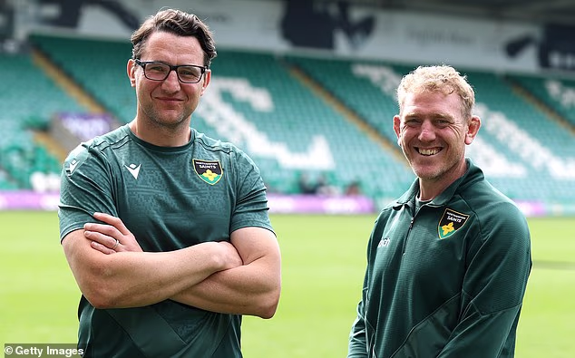 Phil Dawson, (à gauche) directeur du rugby des Northampton Saints et entraîneur-chef Sam Westy mènera Northampton à la finale PREM de samedi contre Exeter.