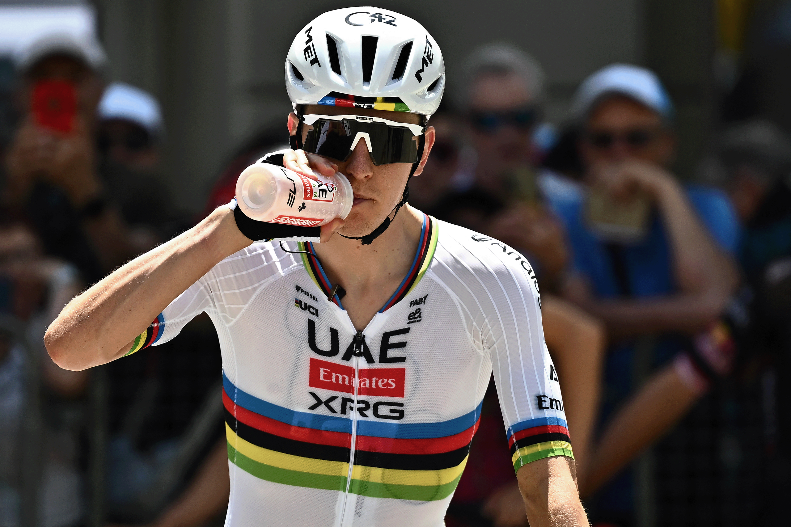 "Nous ne devrions pas trop nous accrocher à un ou deux kilos par coureur", déclare Matxin des Émirats arabes unis. Il n'y a aucune inquiétude concernant le poids de Thaddeus Pogachar avant le Tour de France.