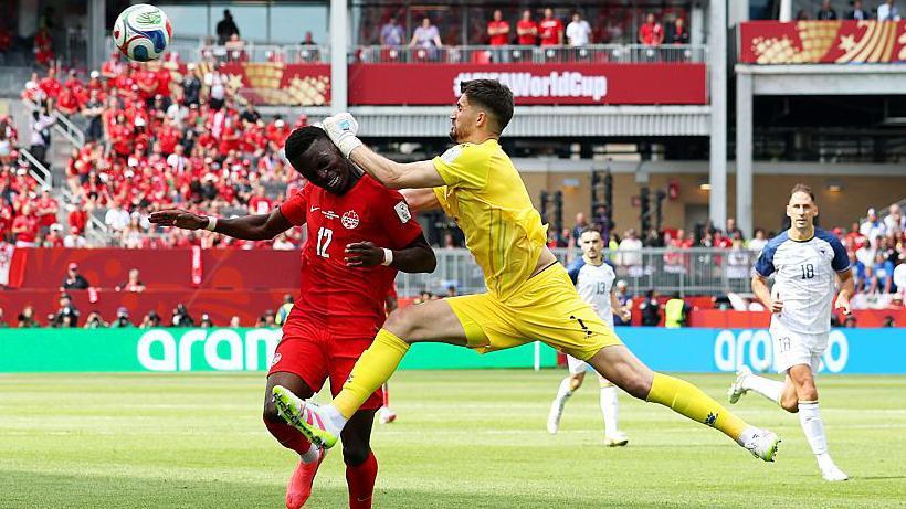 « Rouge pur » pour la Bosnie ou « le ballon gagne » ? Les experts de la BBC ne sont pas d'accord