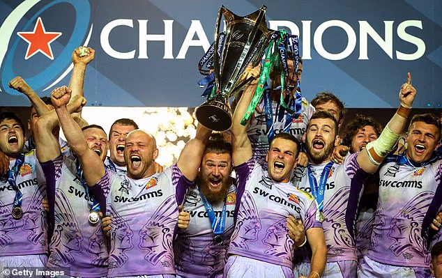 Les Chiefs d'Exeter célèbrent la victoire de la Coupe des Champions 2020 dans une porte Ashton vide. c'est la dernière fois qu'une équipe non française a remporté une compétition européenne de rugby d'élite.