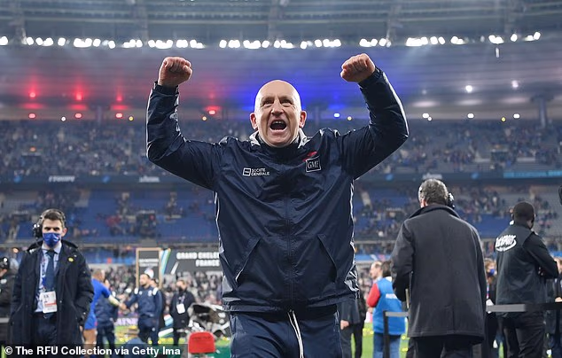 C'est une grande surprise qu'après avoir aidé la France à remporter un autre titre des Six Nations, Sean Edwards se retire de son rôle d'assistant de Fabien Galty.
