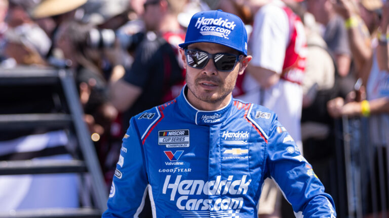 Tout le monde a exclu Kyle Larson. Il est désormais de retour dans le top cinq de NASCAR.