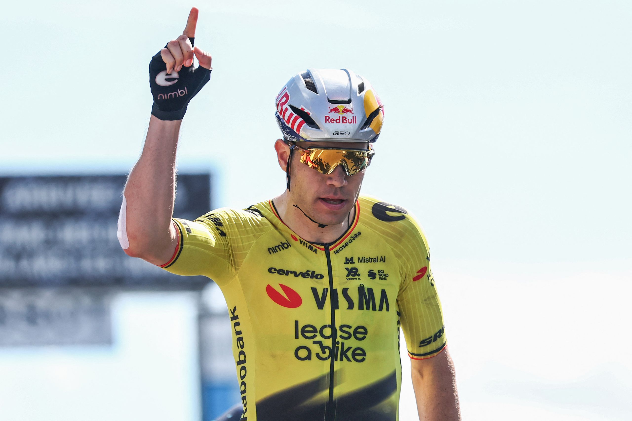 Wout van Aert "aurait pu contracter une septicémie", a subi une intervention chirurgicale pour nettoyer un coude infecté, ce qui l'a exclu du Tour de France.